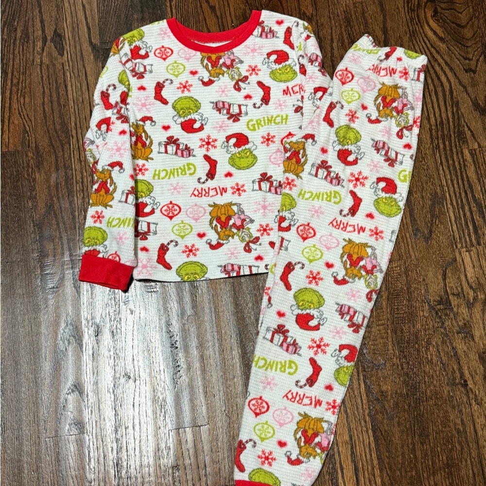 Grinch Kids girls Christmas Pajamas - Red and Green size 7/8